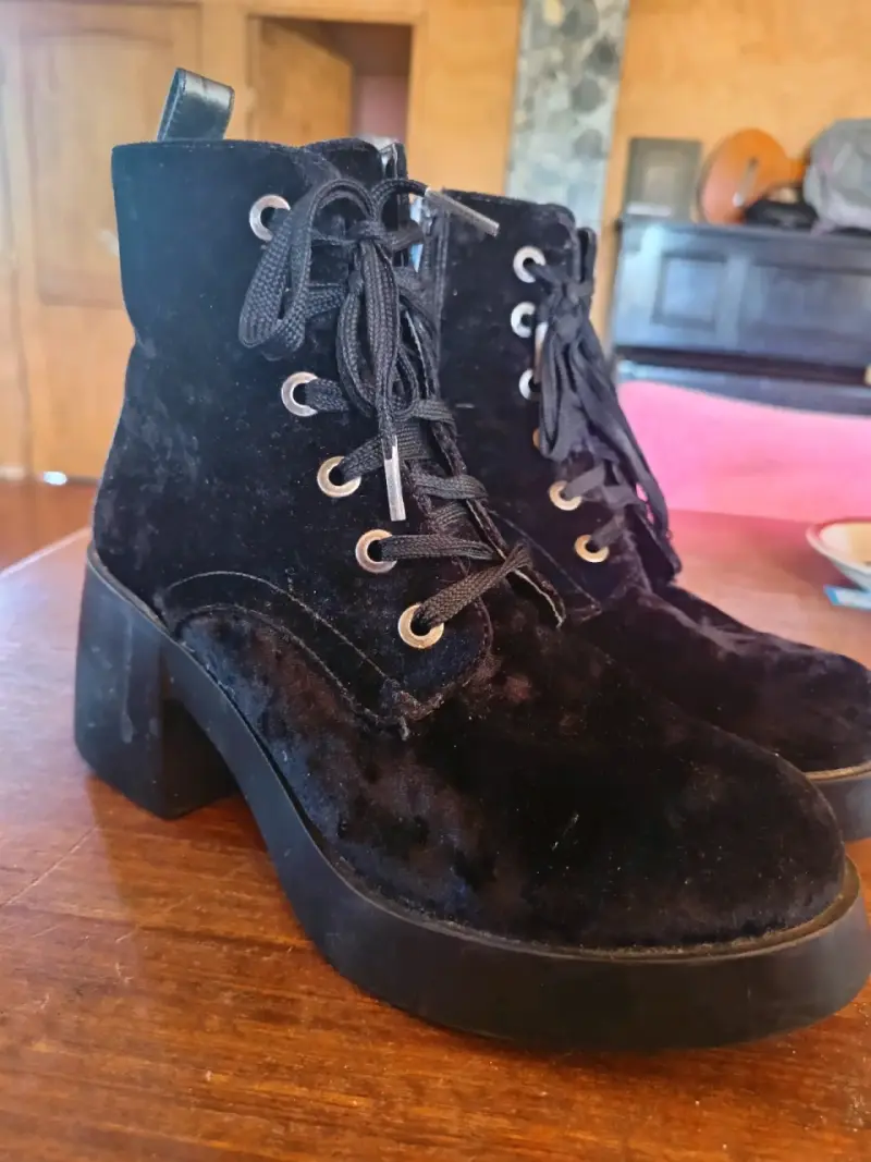 Botines de terciopelo negro con plataforma - 1
