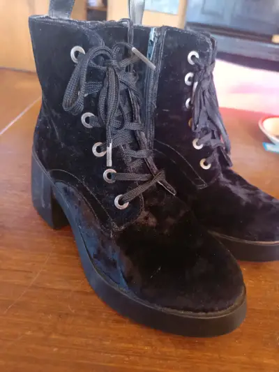 Botines de terciopelo negro con plataforma - miniatura 2