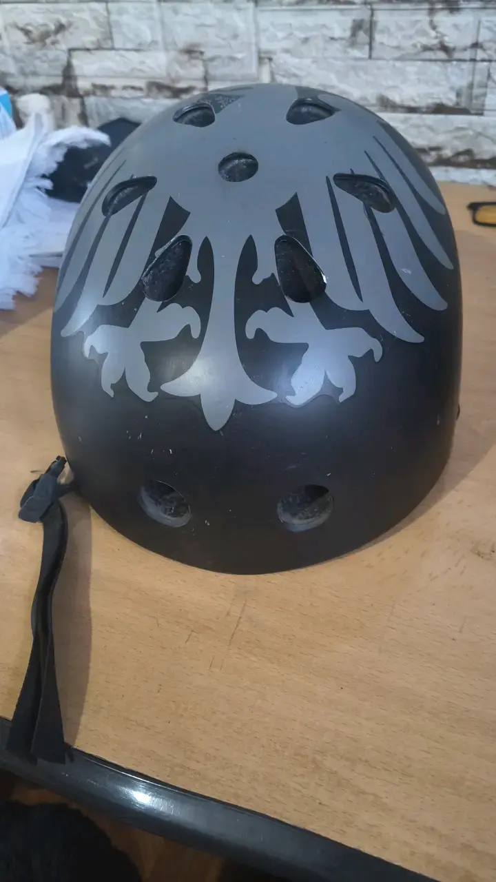 Casco de Skate Negro Maui & Sons - 1