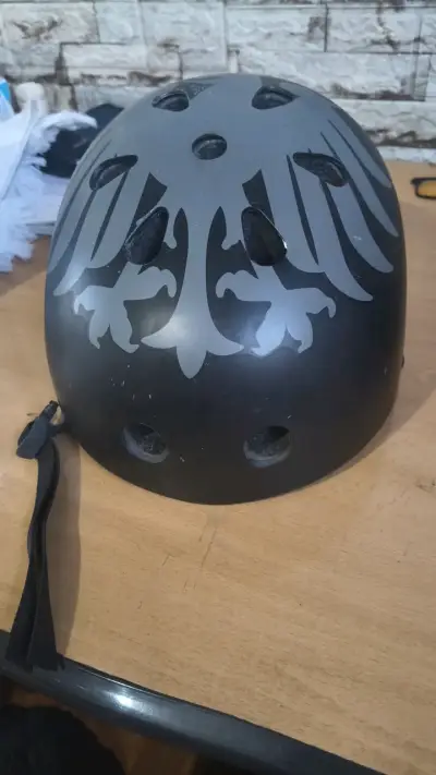 Casco de Skate Negro Maui & Sons - miniatura 1