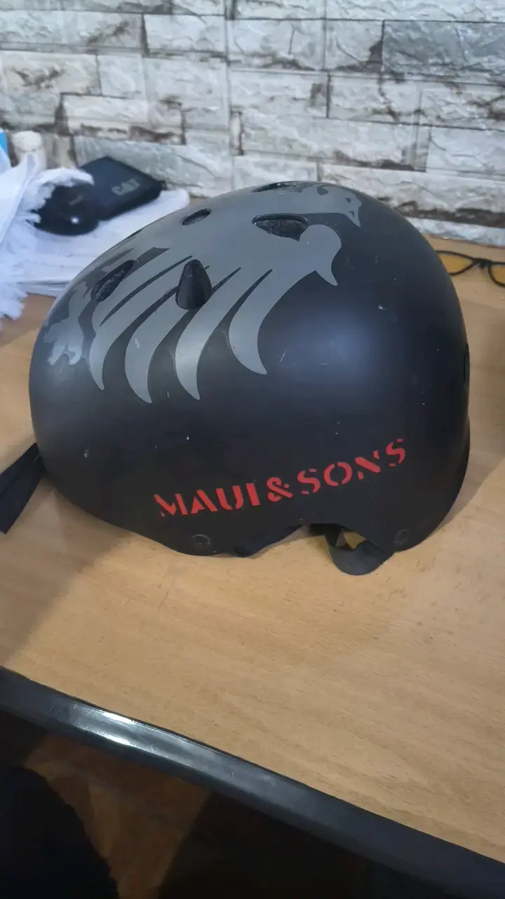 Casco de Skate Negro Maui & Sons - 2