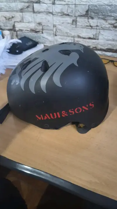 Casco de Skate Negro Maui & Sons - miniatura 2