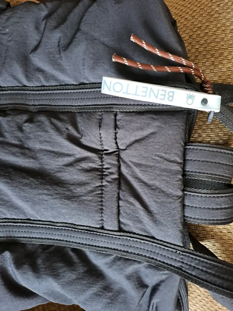 Bolso Mochila 2  en  Benetton con diseño acolchado - 2