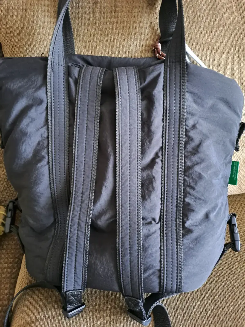 Bolso Mochila 2  en  Benetton con diseño acolchado - 4
