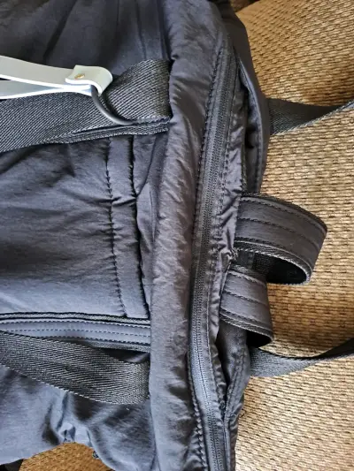Bolso Mochila 2  en  Benetton con diseño acolchado - miniatura 5