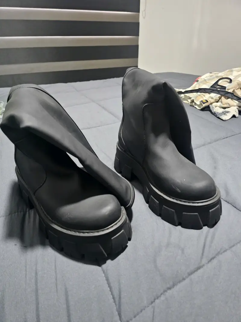 Botas negras C Moran de cuero con plataforma - 2