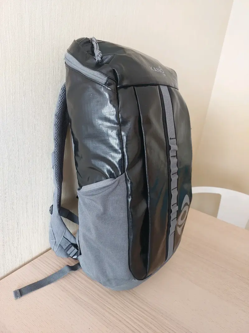 Mochila impermeable 25 Lts- Kano negra y gris - 2