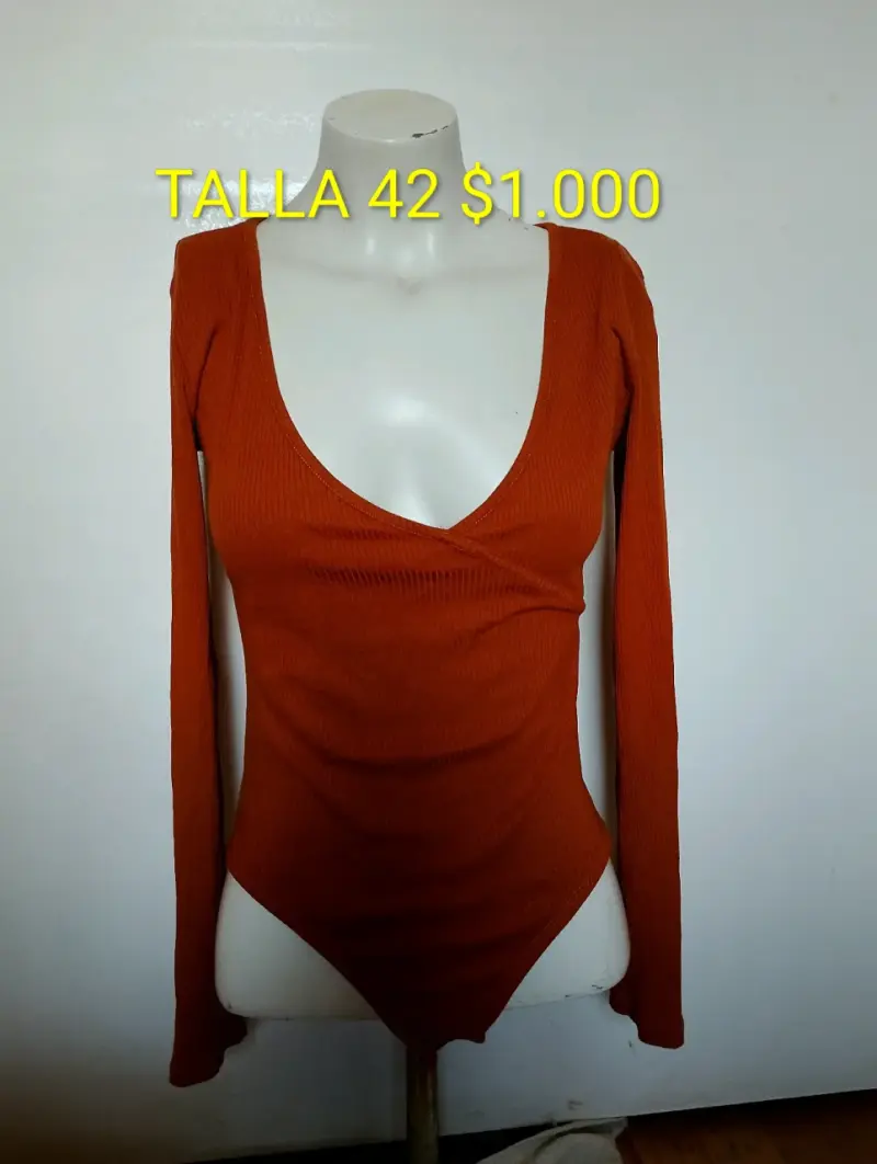Blusa roja con volantes talla m - 3
