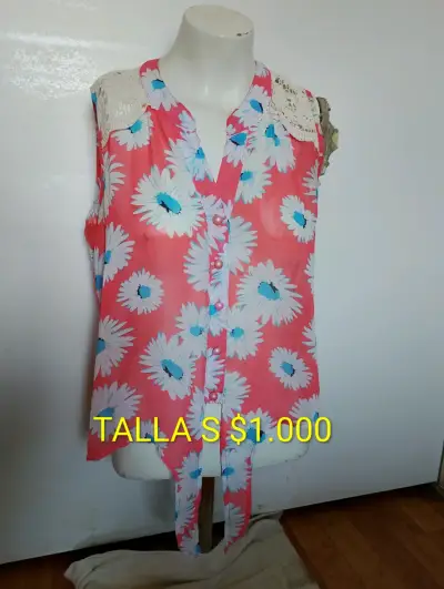 Blusa roja con volantes talla m - miniatura 6