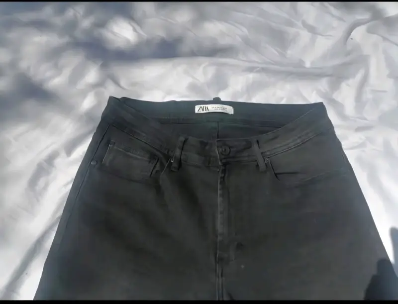 Jeans negros ajustados para mujer Zara