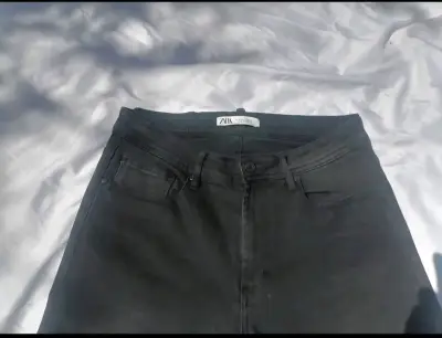 Jeans negros ajustados para mujer Zara - miniatura 1