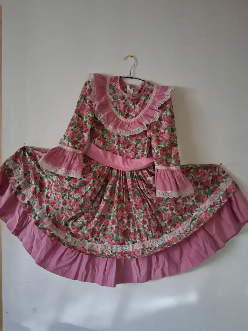 Vestido de huasa chilena floral rosa