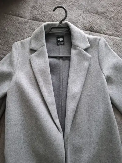 Abrigo gris largo Zara para mujer - miniatura 1