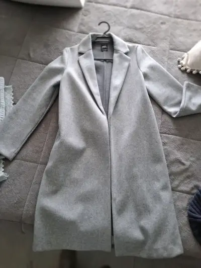 Abrigo gris largo Zara para mujer - miniatura 2