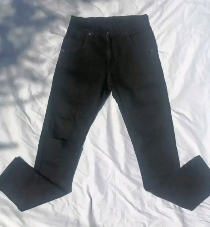Jeans negros para hombre en buen estado