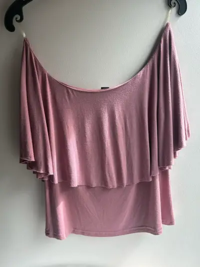 Blusa de mujer color rosa con diseño holgado - miniatura 1