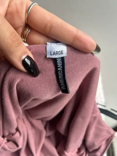 Blusa de mujer color rosa con diseño holgado - miniatura 2