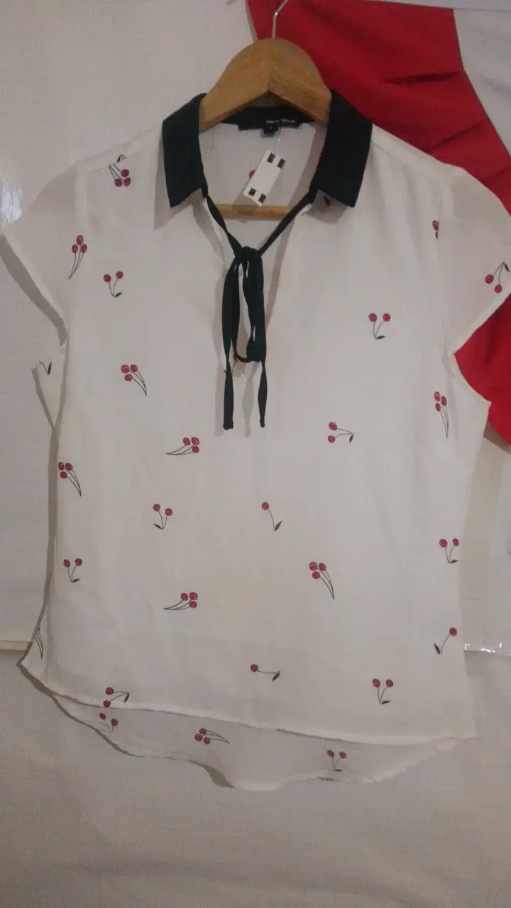 Blusa Tally Weijl con estampado de cerezas - 1