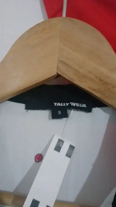 Blusa Tally Weijl con estampado de cerezas - miniatura 2