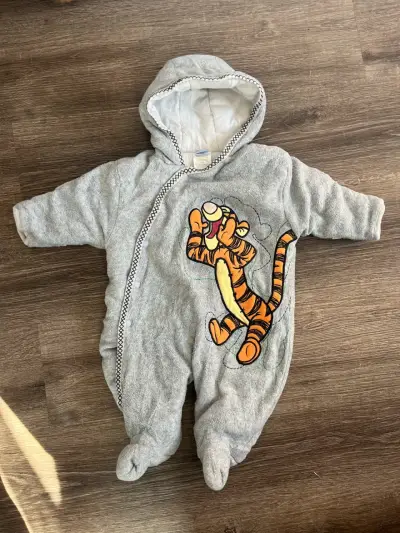 Enterito de bebé Disney con diseño de Tigger - miniatura 1