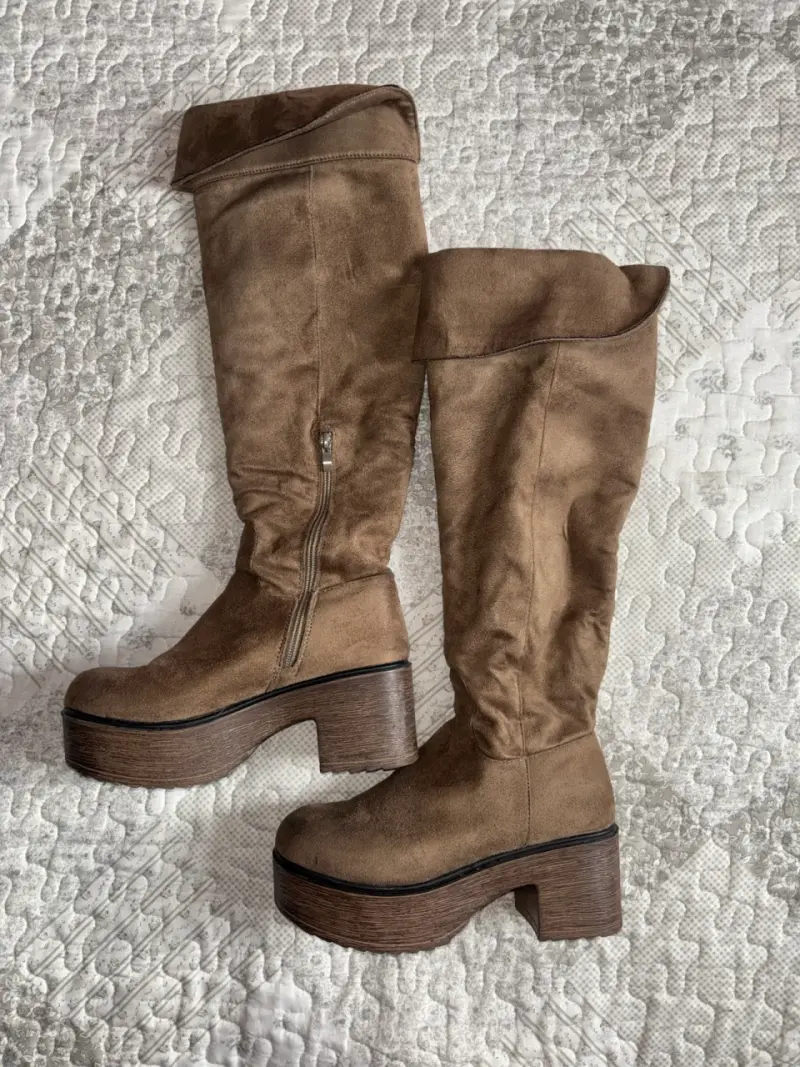 Botas altas de gamuza color beige - 2
