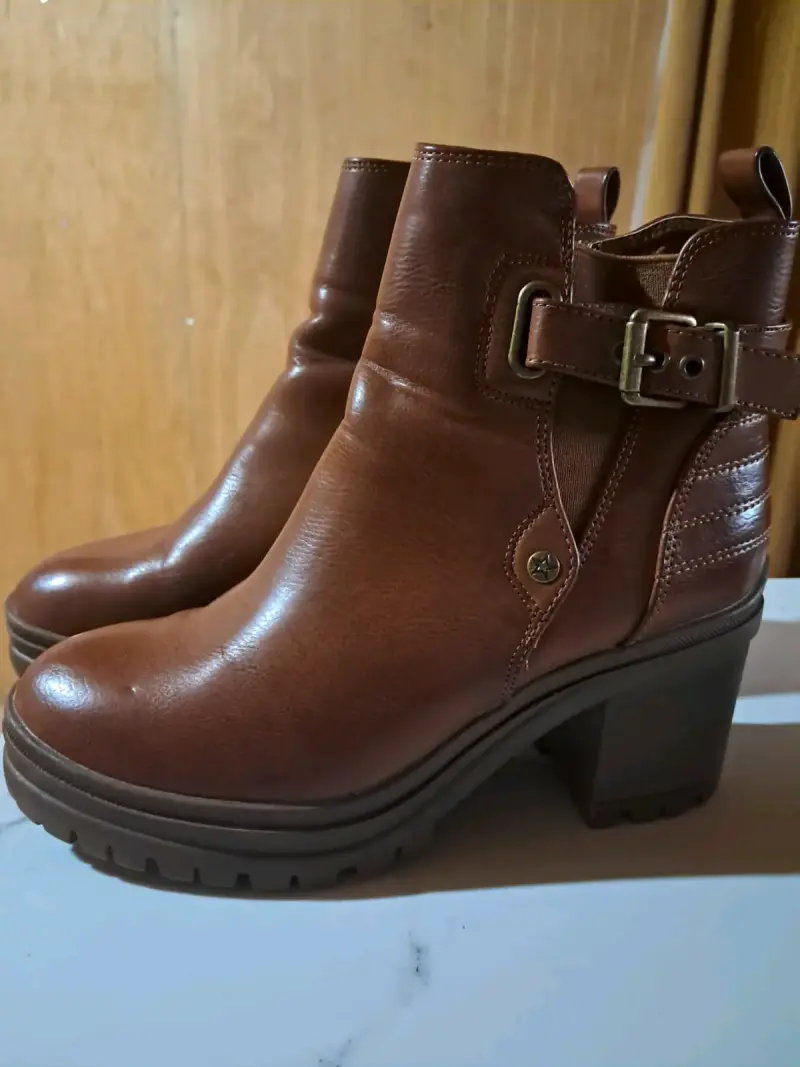Botines de cuero marrón con tacón grueso - 1