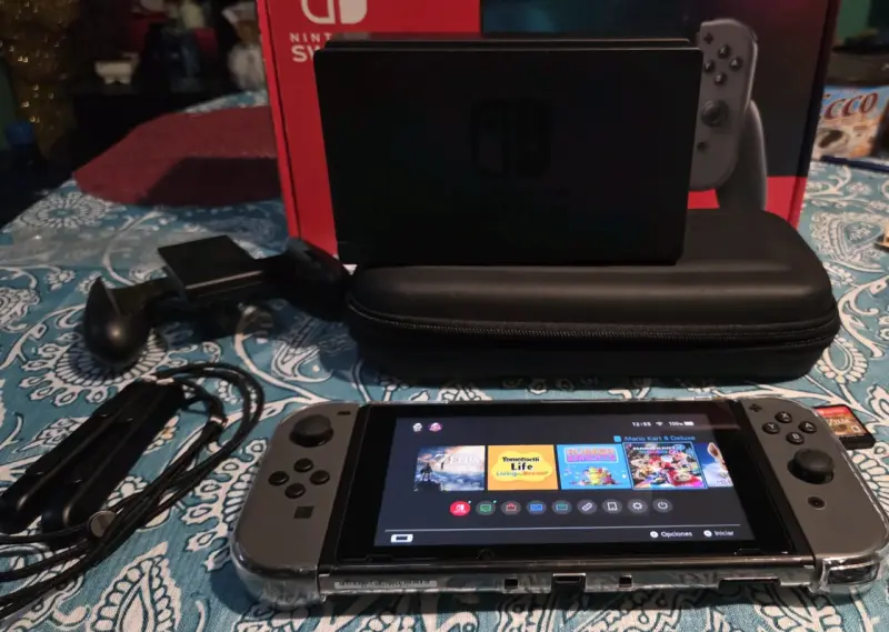 Consola Nintendo Switch con accesorios y caja - 2