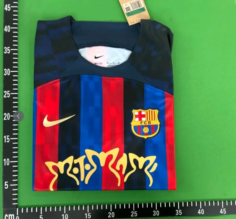 Camiseta de fútbol Nike FC Barcelona azul y roja - 3