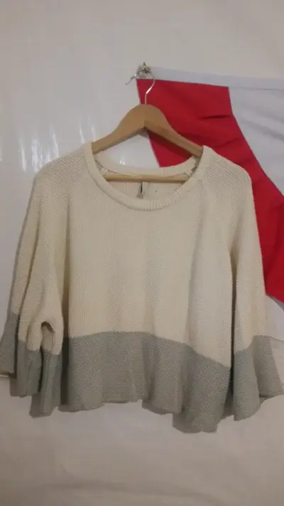 Suéter de punto bicolor beige y gris - miniatura 1
