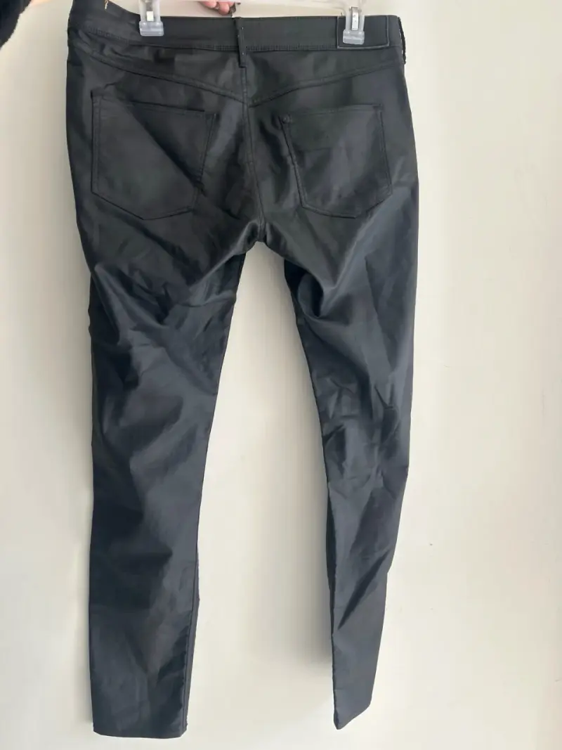 Pantalón engomado negro mujer - 2