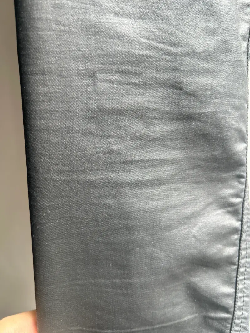 Pantalón engomado negro mujer - 4