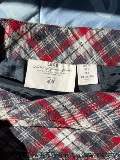 Falda escocesa H&M a cuadros rojos - miniatura 3