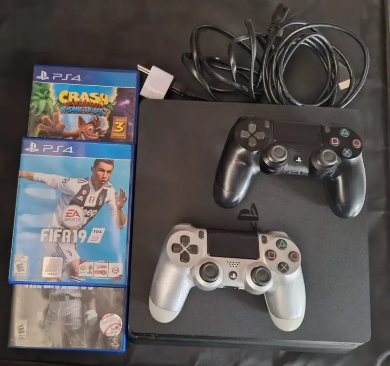PS4 Slim 500GB + 2 Controles + 3 Juegos - 2