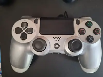 PS4 Slim 500GB + 2 Controles + 3 Juegos - miniatura 4