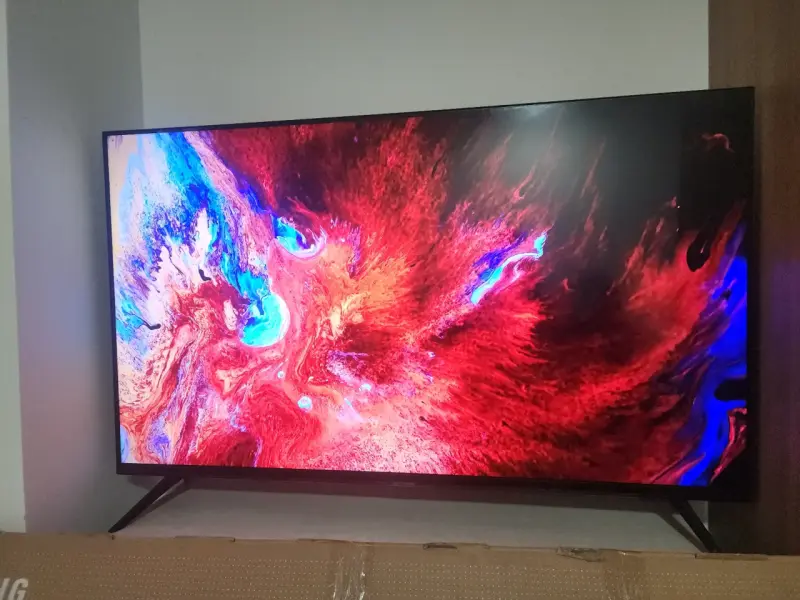 Televisor Samsung UHD 50 pulgadas AU7090 - 2