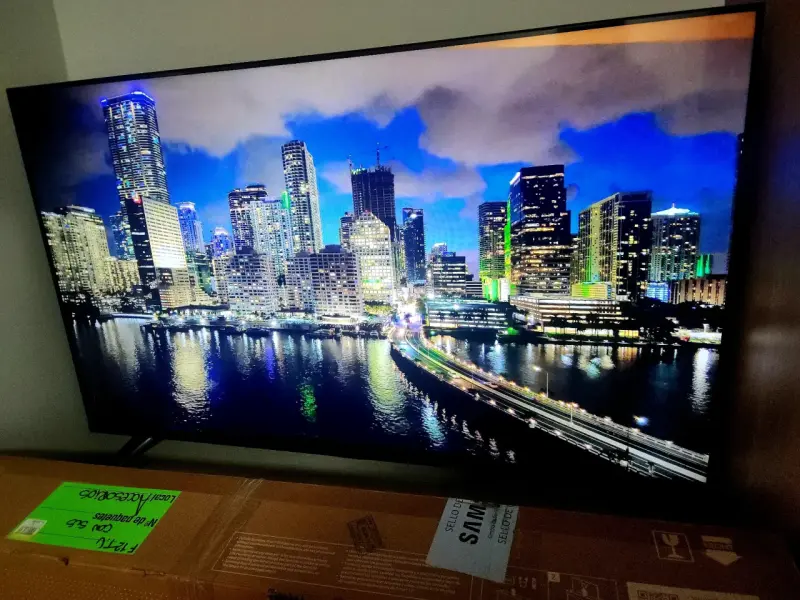 Televisor Samsung UHD 50 pulgadas AU7090 - 6