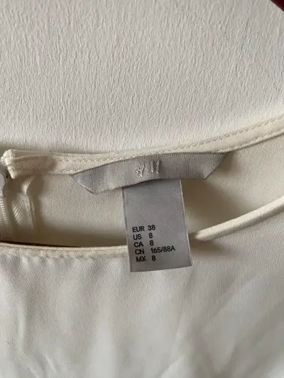 Blusa blanca con mangas acampanadas H&M talla L - miniatura 3