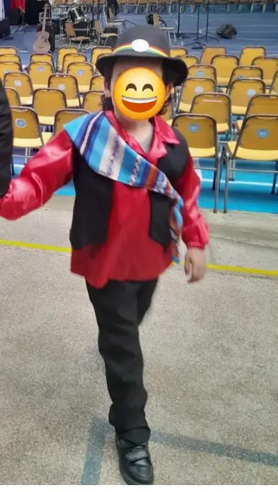 Traje Infantil con Sombrero - miniatura 1