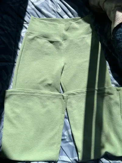 Pantalones verdes de mujer flare - miniatura 1