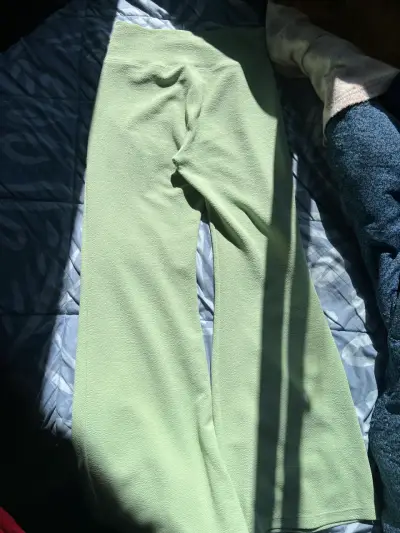 Pantalones verdes de mujer flare - miniatura 2