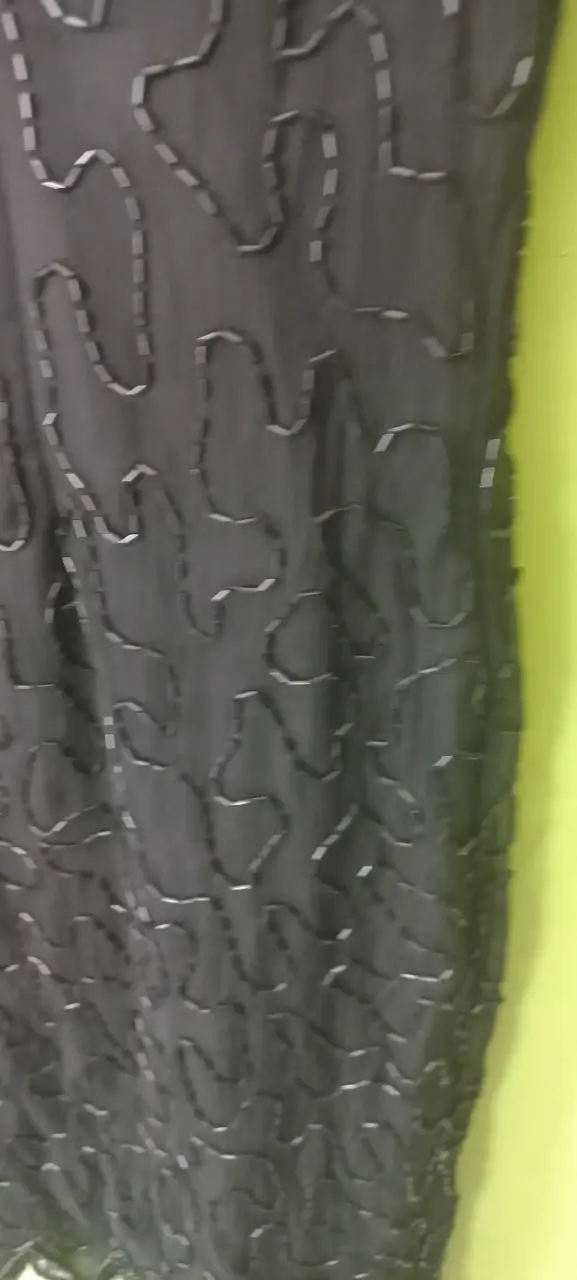 Vestido negro con lentejuelas elegante - 2