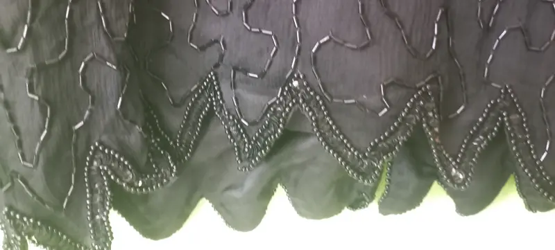 Vestido negro con lentejuelas elegante - 5
