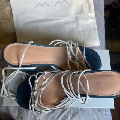 Sandalias de tacón azul con tiras MiM - miniatura 1
