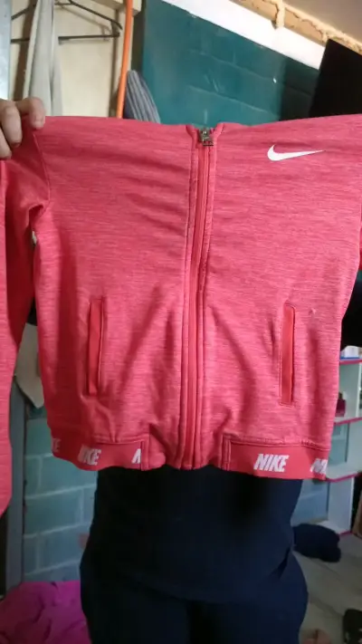 Chaqueta deportiva Nike Dri-FIT roja para niños - miniatura 1