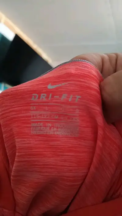 Chaqueta deportiva Nike Dri-FIT roja para niños - miniatura 4
