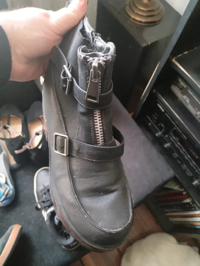 Botines de cuero negro con hebillas y plataforma - 3