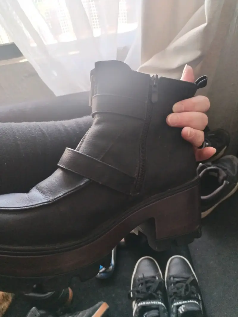 Botines de cuero negro con hebillas y plataforma - 4