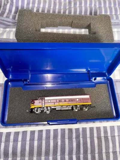 Locomotora a Escala N de Metal FP-7 - miniatura 6