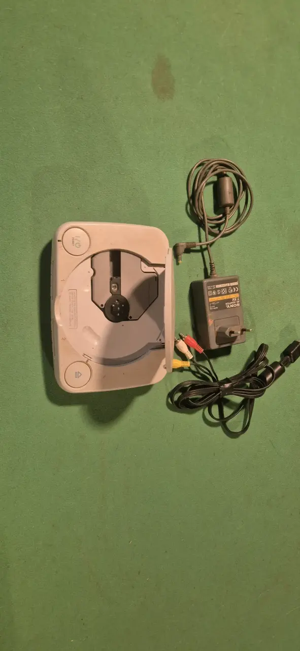 Consola Sony PlayStation One con adaptador - 2