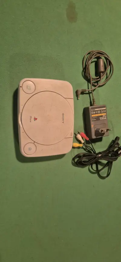 Consola Sony PlayStation One con adaptador - miniatura 3